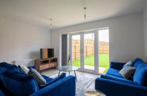Lovely brand new 3 bedroom city centre house with garden
